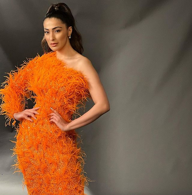 Staggering Pool Clicks Of Raai Laxmi